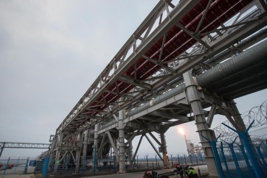 這是2018年8月8日在俄羅斯薩別塔拍攝的中俄亞馬爾項(xiàng)目輸氣管道。（新華社記者吳壯攝）