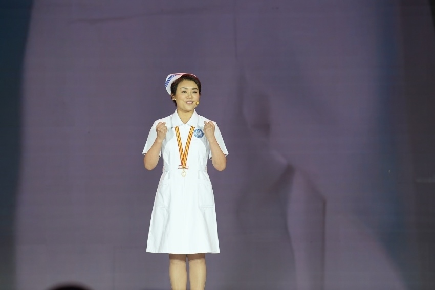 第49屆南丁格爾獎獲得者、四川大學(xué)華西醫(yī)院護(hù)理部主任蔣艷