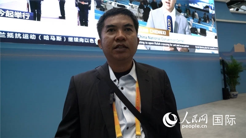 印尼《辛加朗綜合日報》記者班邦·蘇利斯提奧（Bambang Sulistio）與記者交談。人民網(wǎng) 楊春燕攝