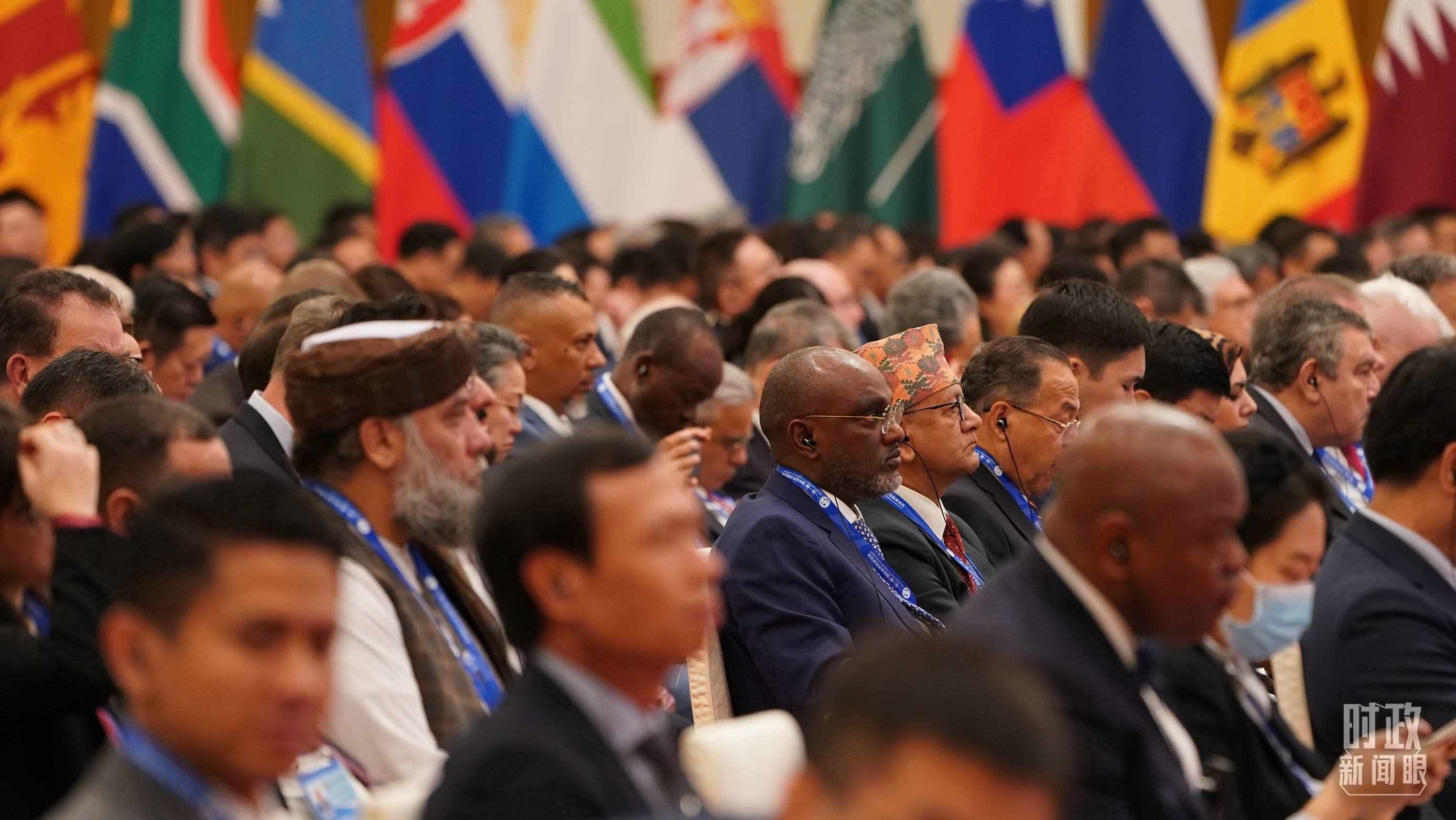 △開(kāi)幕式現(xiàn)場(chǎng)的與會(huì)嘉賓。（總臺(tái)國(guó)廣記者李晉拍攝）