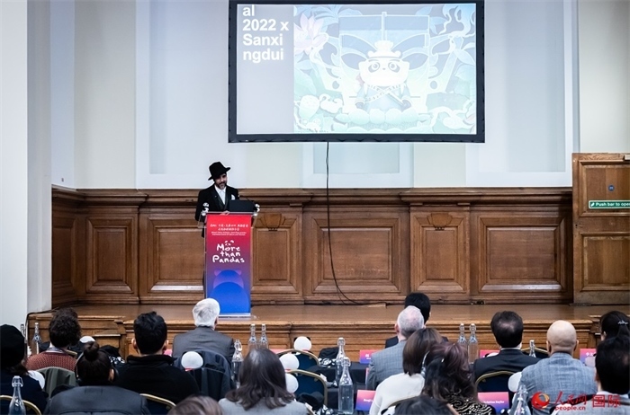 城市建筑與文化創(chuàng)意設計師卡姆·帕尼薩講述他和四川的故事。人民網(wǎng) 郭錦標攝