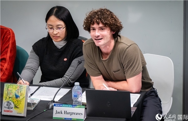 4、英國漢學(xué)家沈如風(fēng)對(duì)中國文學(xué)譯作的未來充滿期待。郭錦標(biāo)攝