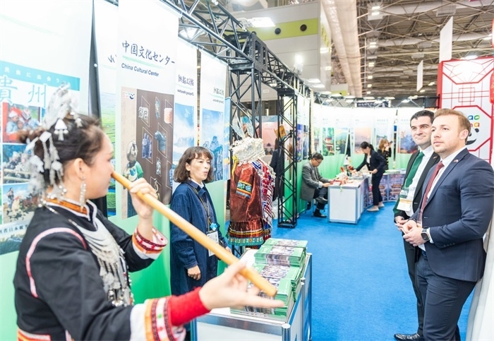 日本國際旅游博覽會中國展館的黎族非遺項(xiàng)目“鼻簫”表演。圖片由中國駐東京旅游辦事處提供