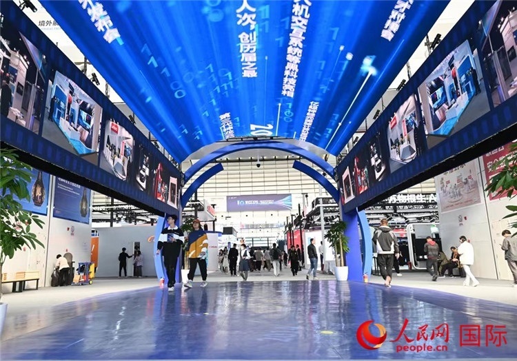 11月7日上午，2023年世界互聯(lián)網(wǎng)大會(huì)“互聯(lián)網(wǎng)之光”博覽會(huì)在浙江烏鎮(zhèn)開幕。人民網(wǎng)記者 葉賓得攝