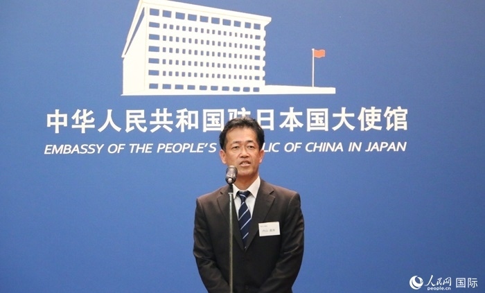 導(dǎo)師代表、東京大學(xué)教授內(nèi)山真伸發(fā)表致辭。人民網(wǎng) 許可攝