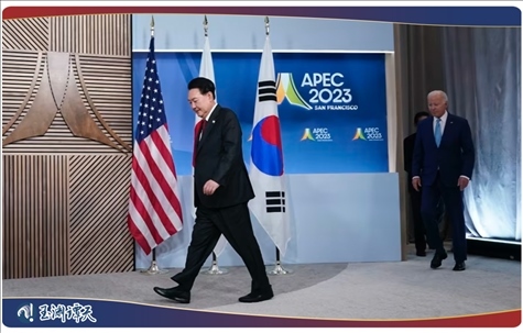 ｜｜日本首相岸田文雄、美國總統(tǒng)拜登以及韓國總統(tǒng)尹錫悅試圖在APEC會(huì)議期間合影