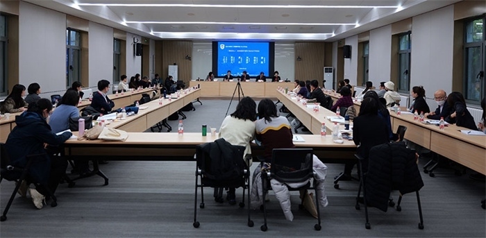 “區(qū)域國別學(xué)視角下的日語學(xué)科建設(shè)”圓桌論壇現(xiàn)場。主辦方供圖