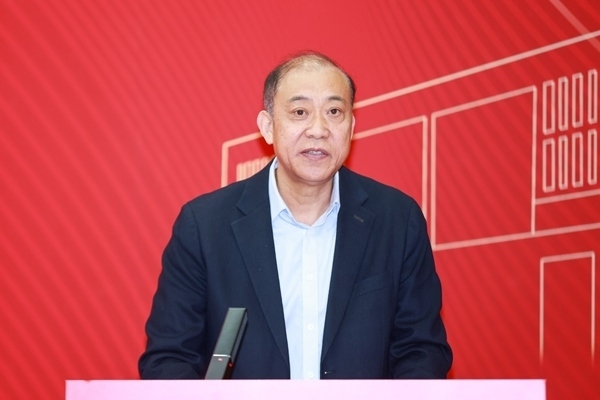 《教育踐悟錄》作者、中央財(cái)經(jīng)大學(xué)黨委書記何秀超。受訪者供圖