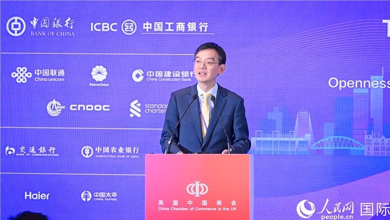 1. 英國中國商會(huì)會(huì)長、中國銀行倫敦分行行長方文建 致歡迎辭。郭錦標(biāo)攝_副本