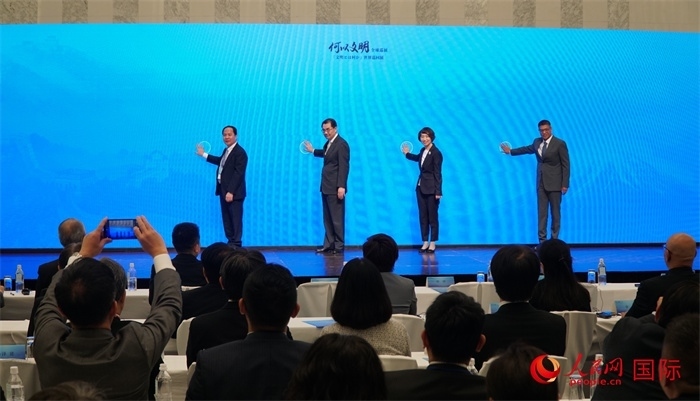 嘉賓共同啟動(dòng)“何以文明”日本特展體驗(yàn)暨2024年總臺(tái)春晚宣介區(qū)。人民網(wǎng) 蔣曉辰攝