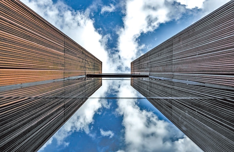  開放共享 今年9月，改造升級(jí)后的上海凝聚力工程博物館開門迎客。博物館大廳公共區(qū)域在功能提升、資源整合后，釋放更多公共服務(wù)空間，帶給市民更多新體驗(yàn)。 上海某餐廳法國籍廚師 邁克爾·溫德林?jǐn)z