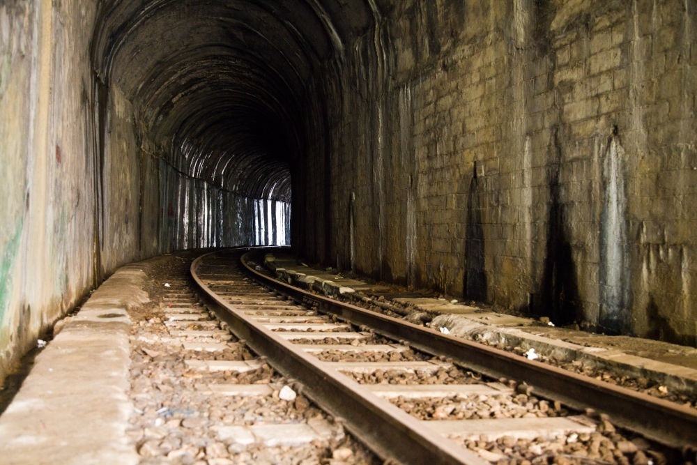 這是2013年3月22日拍攝的河口境內(nèi)的米軌鐵路。