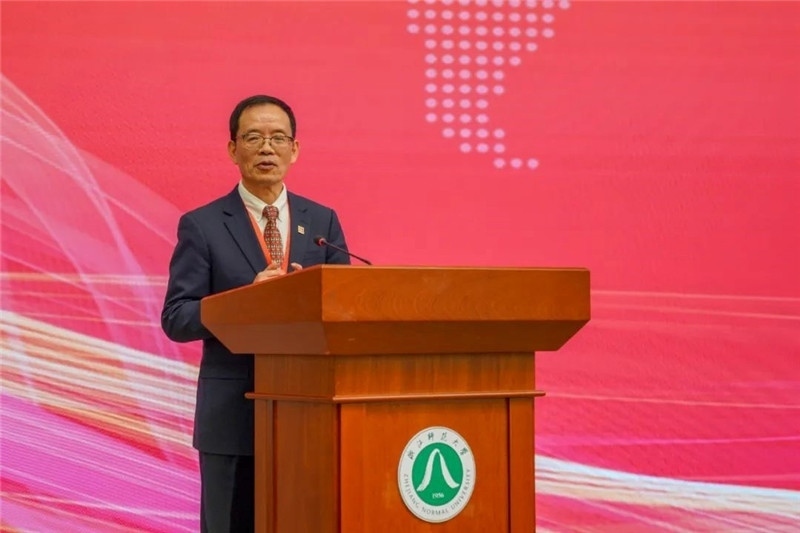 國務院學位委員會區(qū)域國別學學科評議組秘書長、浙江師范大學非洲研究院（非洲區(qū)域國別學院）院長劉鴻武致辭。主辦方供圖