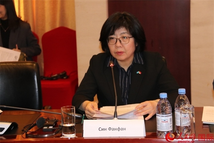 中國駐哈薩克斯坦大使館公使銜參贊邢芳芳致辭。人民網(wǎng)記者 李強攝