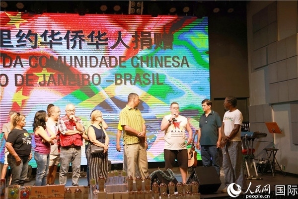 兒童殘障教育中心負責(zé)人胡里奧向捐贈方表示感謝。人民網(wǎng)記者 陳海琪攝