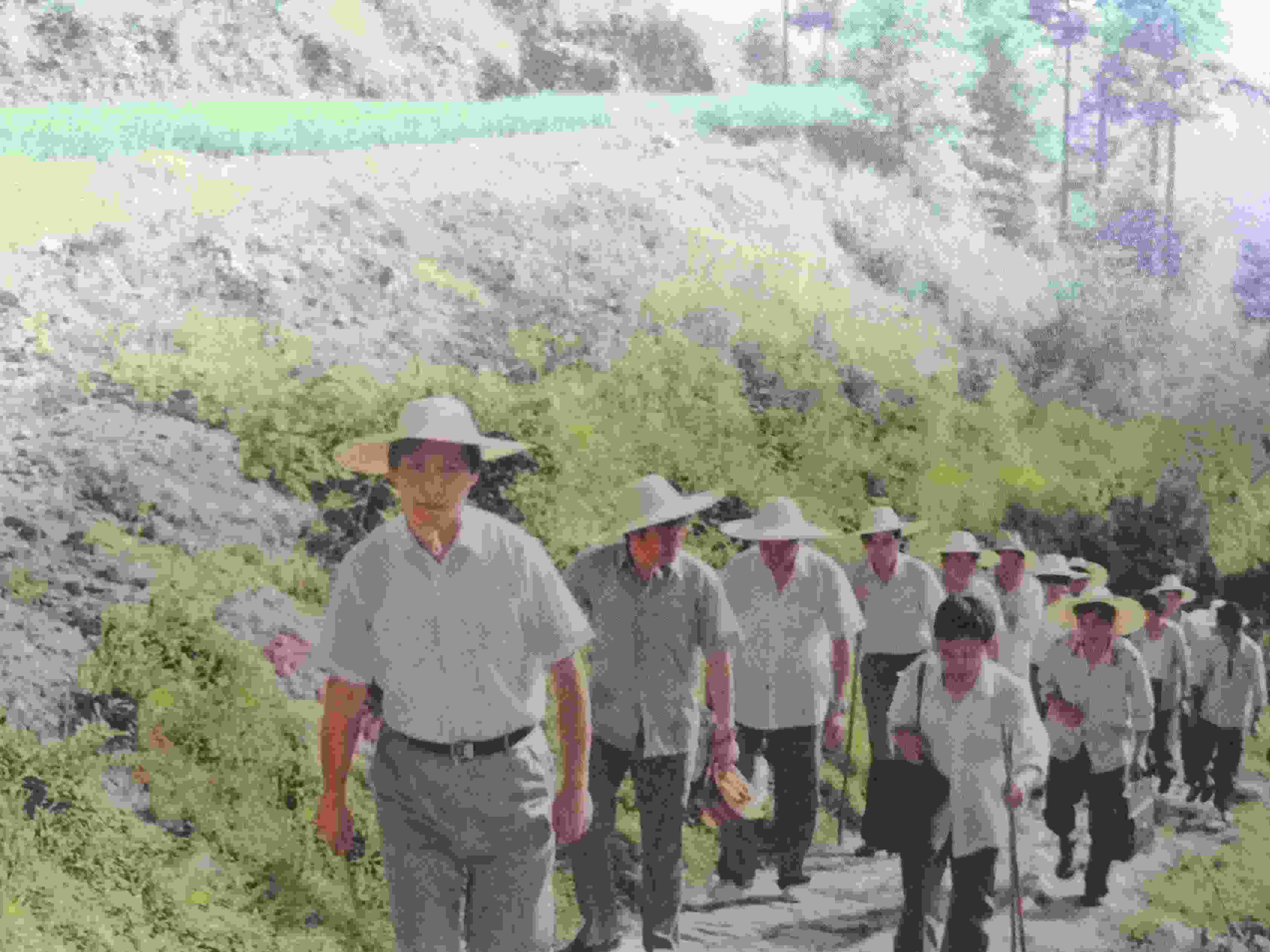 1989年7月，習(xí)近平冒著酷暑，帶頭步行到下黨鄉(xiāng)調(diào)研。
