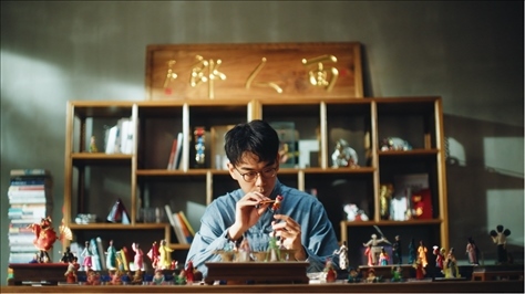 郎佳子彧通過(guò)短視頻直播，讓更多人關(guān)注并喜歡捏面人。受訪者供圖