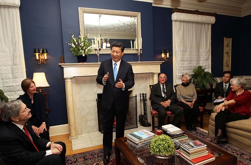 習(xí)近平2012年訪美時與老朋友敘舊場景。