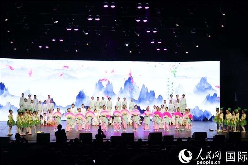 《四季詩韻》童聲詩朗誦表演。人民網(wǎng)記者 任皓宇攝