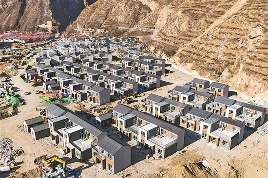 1月16日，門頭溝區(qū)齋堂鎮(zhèn)沿河口村，即將進入內(nèi)部裝修環(huán)節(jié)的異地安置項目建設(shè)現(xiàn)場。