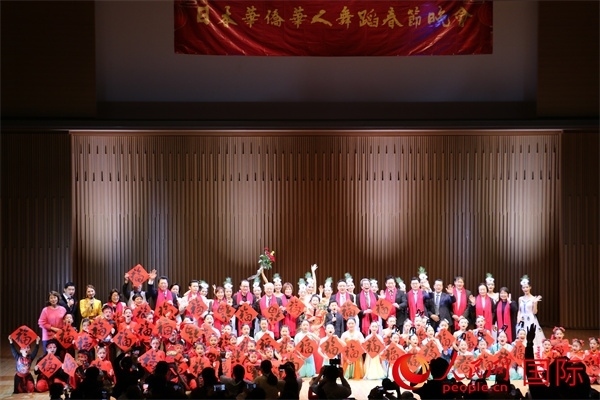 演職人員與嘉賓合影。人民網(wǎng) 許可攝