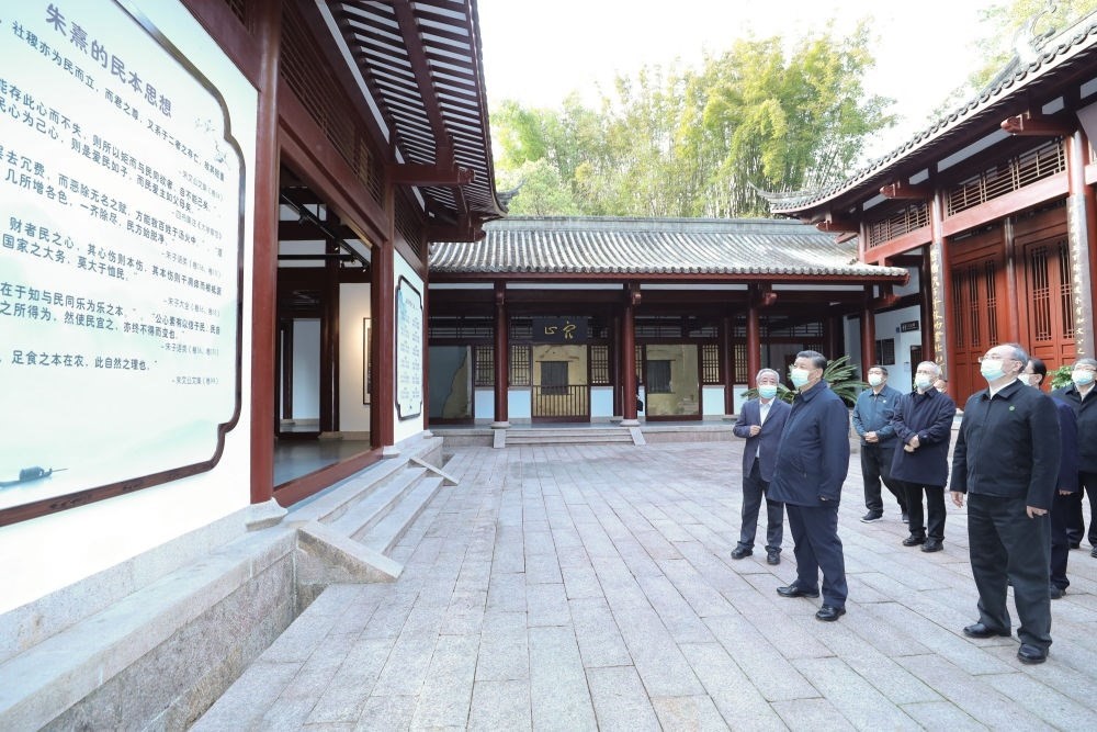 2021年3月22日，習(xí)近平在福建省南平武夷山朱熹園，了解朱熹生平及理學(xué)研究等情況。新華社記者 鞠鵬 攝