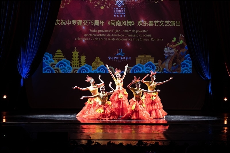 圖為舞蹈《刺桐花開(kāi)》。 中國(guó)駐羅大使館文化處供圖。