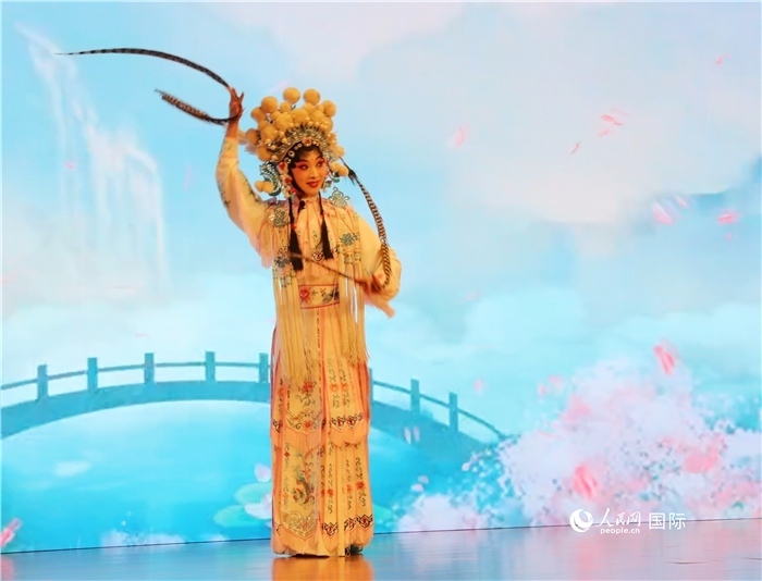 四川省成都市川劇研究院帶來了精彩的川劇演出。人民網(wǎng)記者 李志偉攝