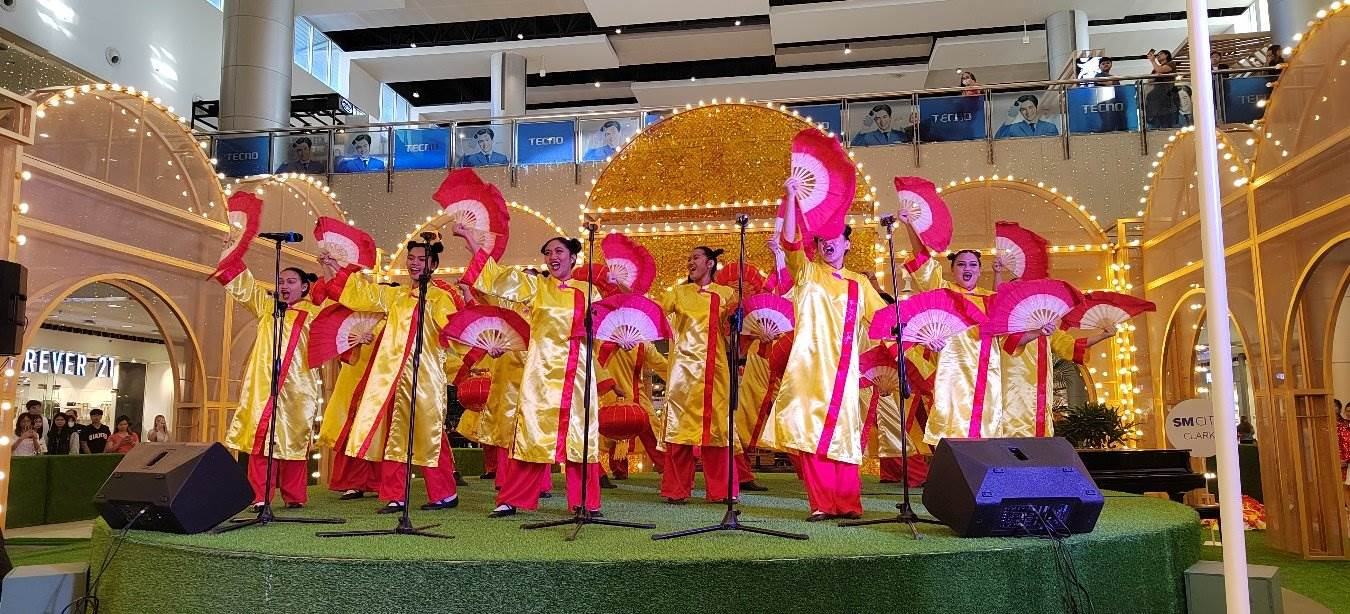 開幕式上活力四射的文藝節(jié)目引得觀眾陣陣喝彩。紅溪禮示大學(xué)孔子學(xué)院 供圖