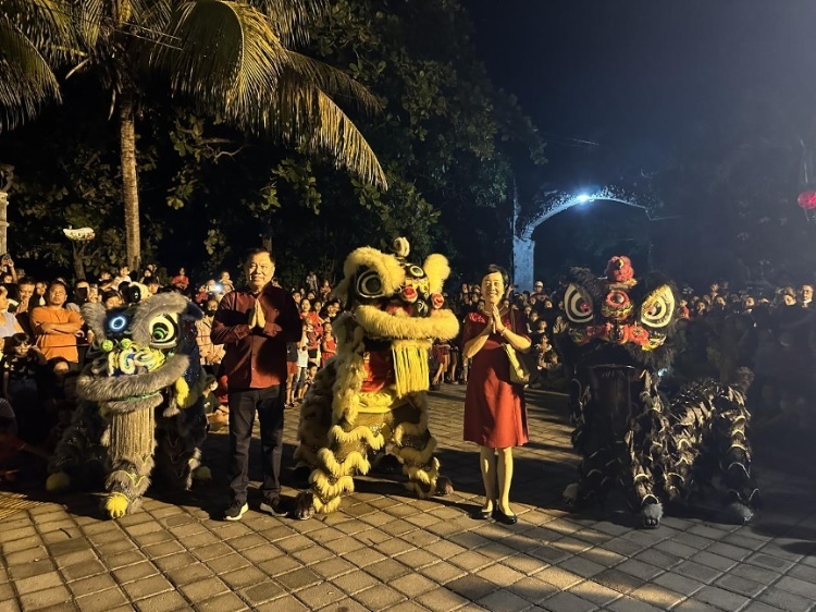 舞獅表演。巴陵康孔子學(xué)院供圖