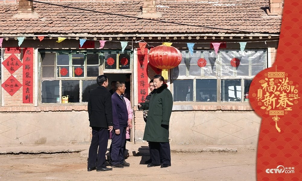 2017年1月24日，習(xí)近平總書記在河北省張家口市張北縣小二臺(tái)鎮(zhèn)德勝村村民徐學(xué)海家中看望。