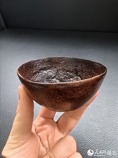 用橘子皮制成的碗。人民網(wǎng)記者 周雯攝