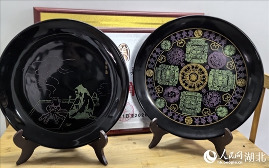 壩漆工藝品。人民網(wǎng)記者 周雯攝