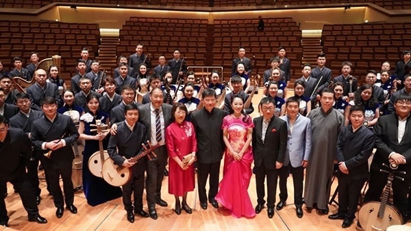 “”天地永樂(lè)·中國(guó)節(jié)“”音樂(lè)會(huì)演出人員合影。中國(guó)駐德國(guó)大使館供圖