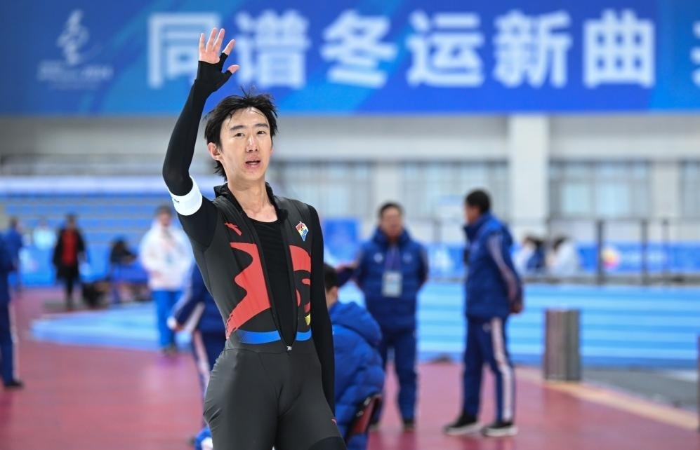 遼寧隊(duì)選手吳宇在第十四屆全國(guó)冬季運(yùn)動(dòng)會(huì)速度滑冰男子10000米A組決賽中奪冠，并打破由他本人保持的全國(guó)紀(jì)錄（2024年1月14日攝）。新華社記者 連振 攝