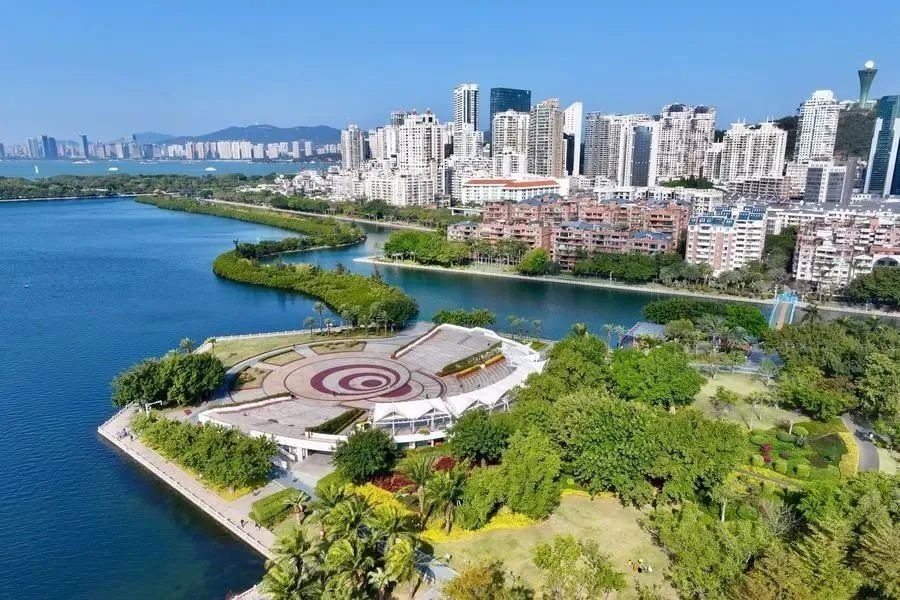 △1月24日，廈門筼筜湖白鷺洲公園及周邊城市景觀。