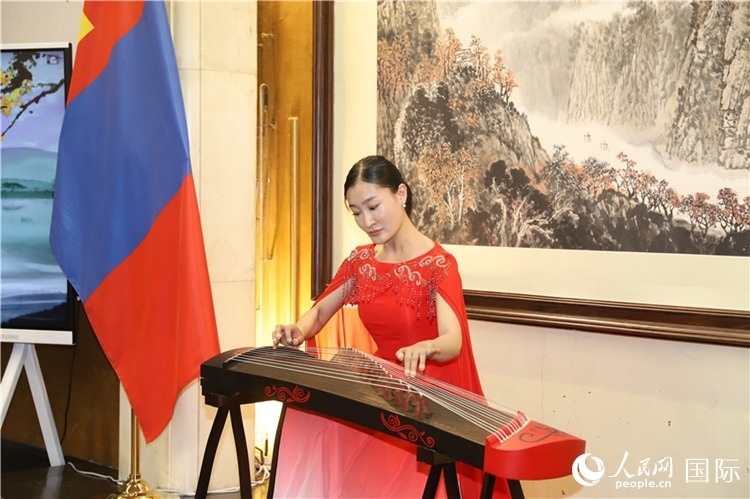 古箏表演。人民網(wǎng)記者 霍文攝