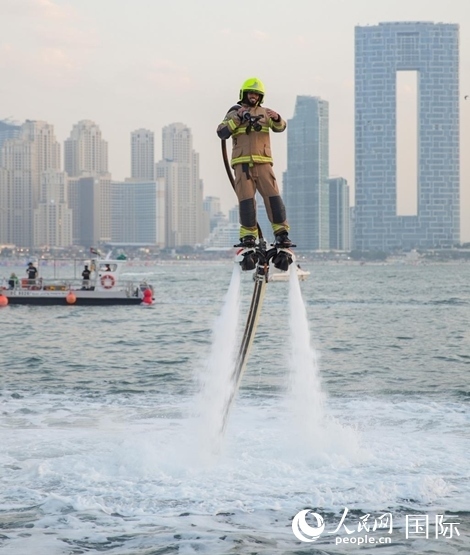 水上消防員。人民網(wǎng) 塔里克·易卜拉欣攝