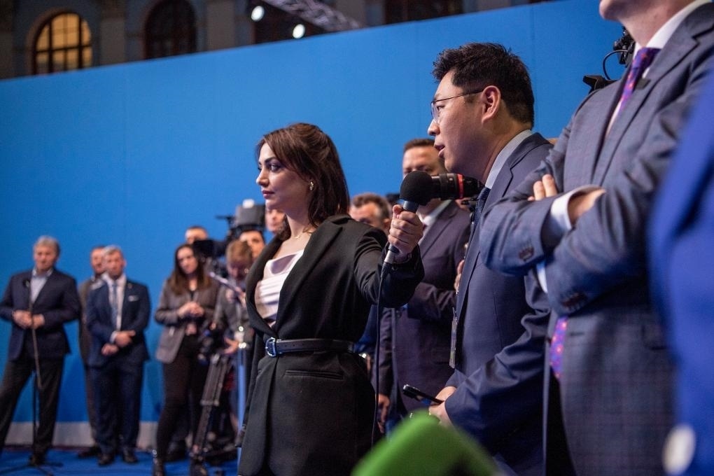 3月18日，在俄羅斯首都莫斯科，新華社記者向俄總統(tǒng)普京提問(wèn)。新華社記者曹陽(yáng)攝