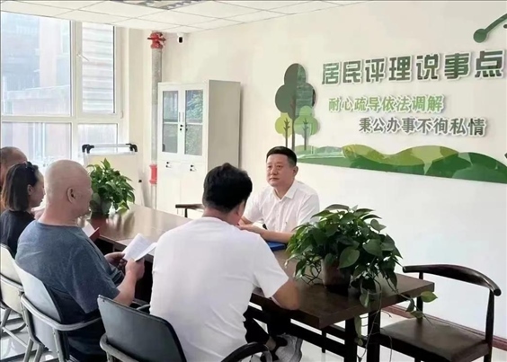 村（居）民評理說事點(diǎn)調(diào)解矛盾糾紛。遼寧省司法廳供圖