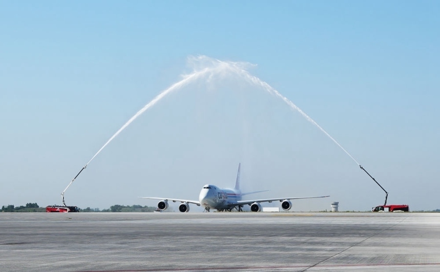 2023年6月14日，盧森堡國(guó)際貨運(yùn)航空公司的B747－8F全貨機(jī)抵達(dá)鄭州。鄭州—盧森堡“空中絲綢之路”貨運(yùn)量累計(jì)突破100萬(wàn)噸。