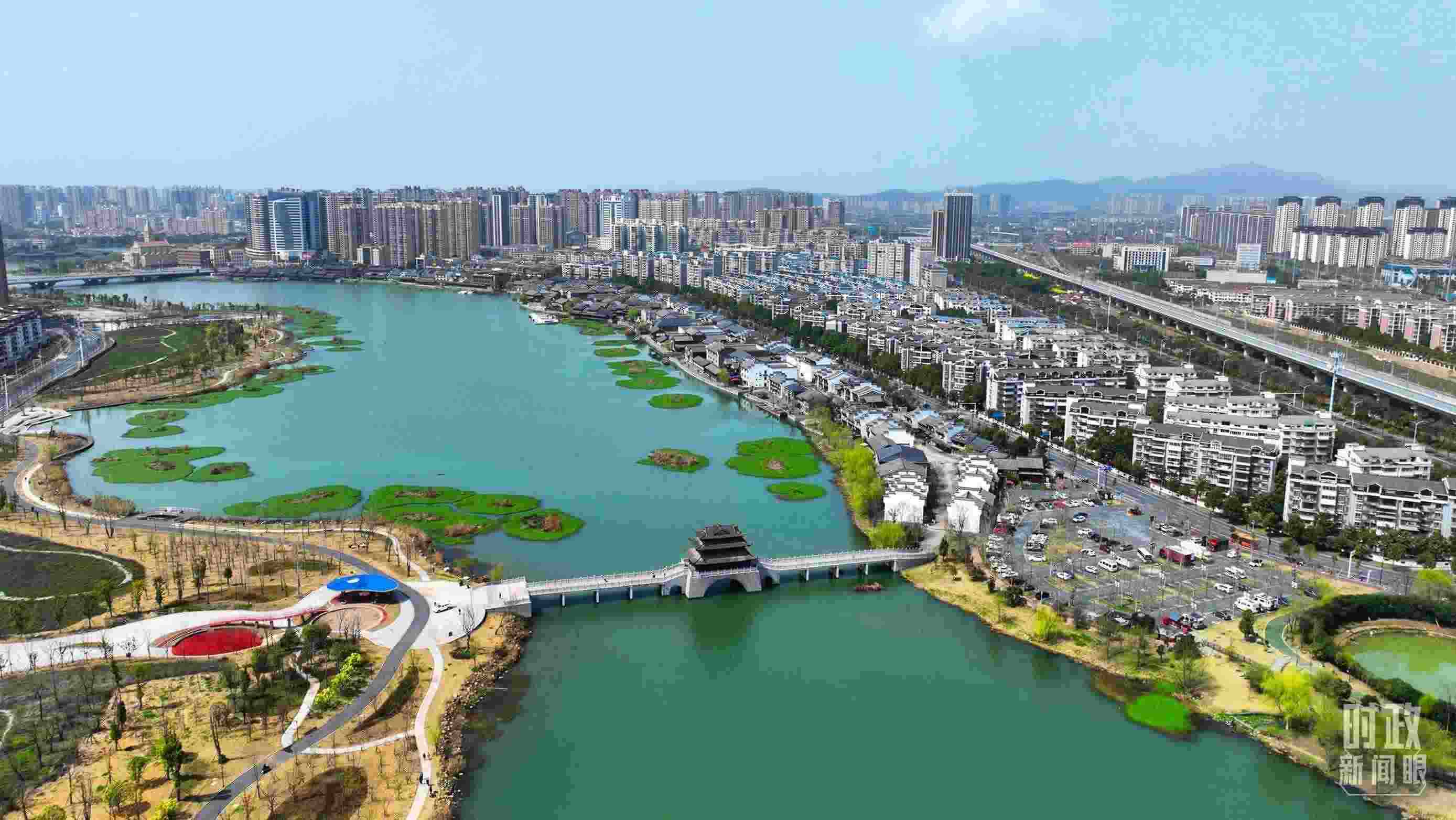 湖南常德。此次座談會(huì)前，習(xí)近平在長沙、常德兩地實(shí)地考察。（總臺(tái)央視記者范凱拍攝）