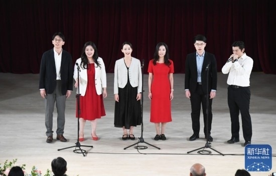 3月21日，國家開發(fā)銀行阿卡貝拉合唱團(tuán)在音樂會上演出。新華社記者 任超 攝