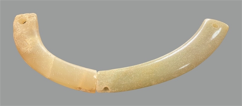 馬家浜文化晚期玉璜。中國文物報(bào)社供圖