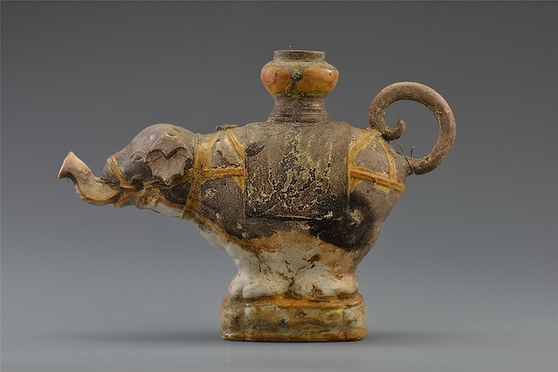 一號(hào)沉船出水的三彩象形持壺。中國文物報(bào)社供圖
