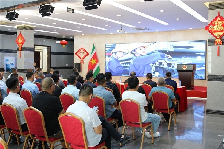 當?shù)貢r間3月26日下午，中國品牌重型機械、載重車輛宣傳推介會在中國駐蘇里南大使館舉行。圖為宣介會現(xiàn)場。中國駐蘇里南大使館供圖