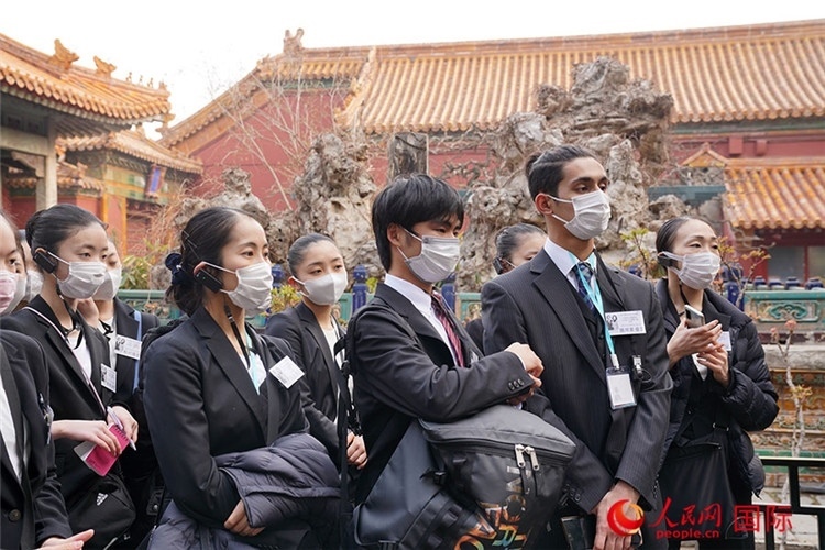 松山芭蕾舞團青年代表團在故宮參觀。人民網(wǎng)記者 張麗婭攝