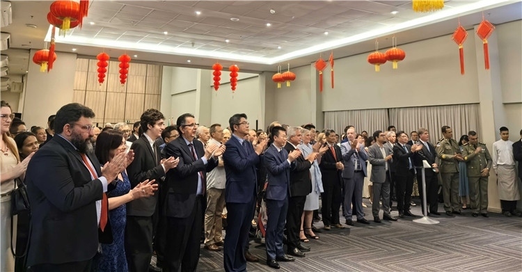 當?shù)貢r間3月27日，中國駐累西腓新任總領(lǐng)事蘭和平舉行到任招待會。圖為招待會現(xiàn)場。中國駐累西腓總領(lǐng)事館供圖