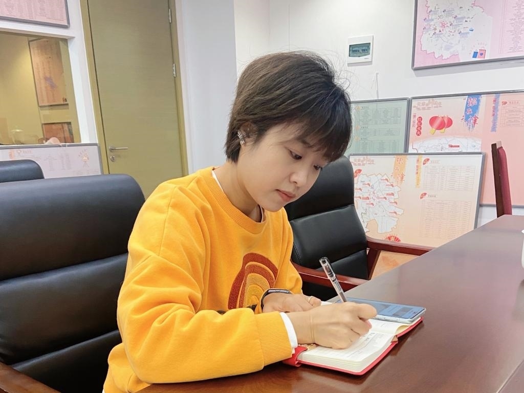 武麗潔在工作中。新華社發(fā)