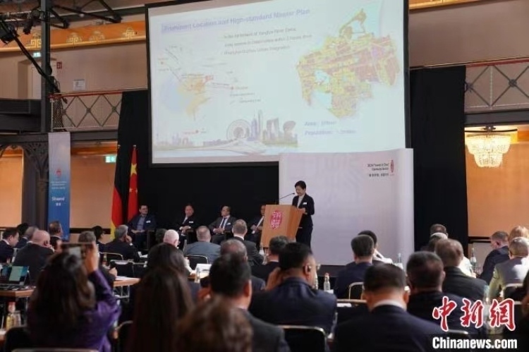 當(dāng)?shù)貢r(shí)間4月5日，由中國(guó)商務(wù)部主辦的“投資中國(guó)”德國(guó)專場(chǎng)推介活動(dòng)在斯圖加特市舉行。中新社記者 馬秀秀 攝